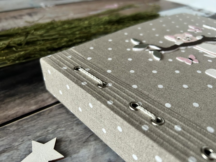 NUOTRAUKŲ ALBUMAS / PALINKĖJIMŲ KNYGA "IŠDYKĘS KAČIUKAS (Rožinis)"