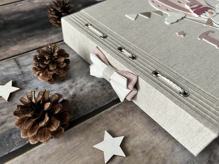 NUOTRAUKŲ ALBUMAS / PALINKĖJIMŲ KNYGA "PINGVINAS ORO BALIONE"